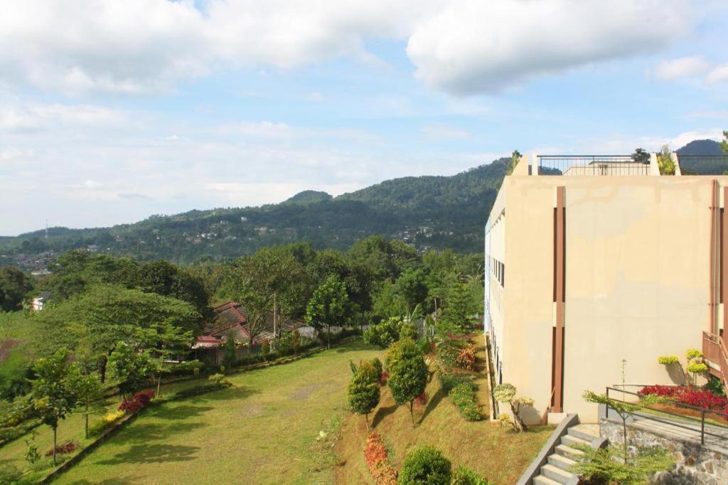 Hotel Graha Widjaja Puncak Bagian luar foto