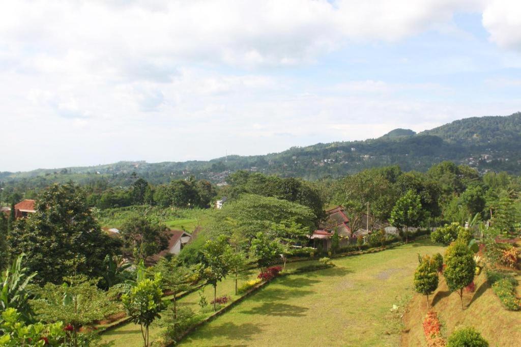 Hotel Graha Widjaja Puncak Bagian luar foto